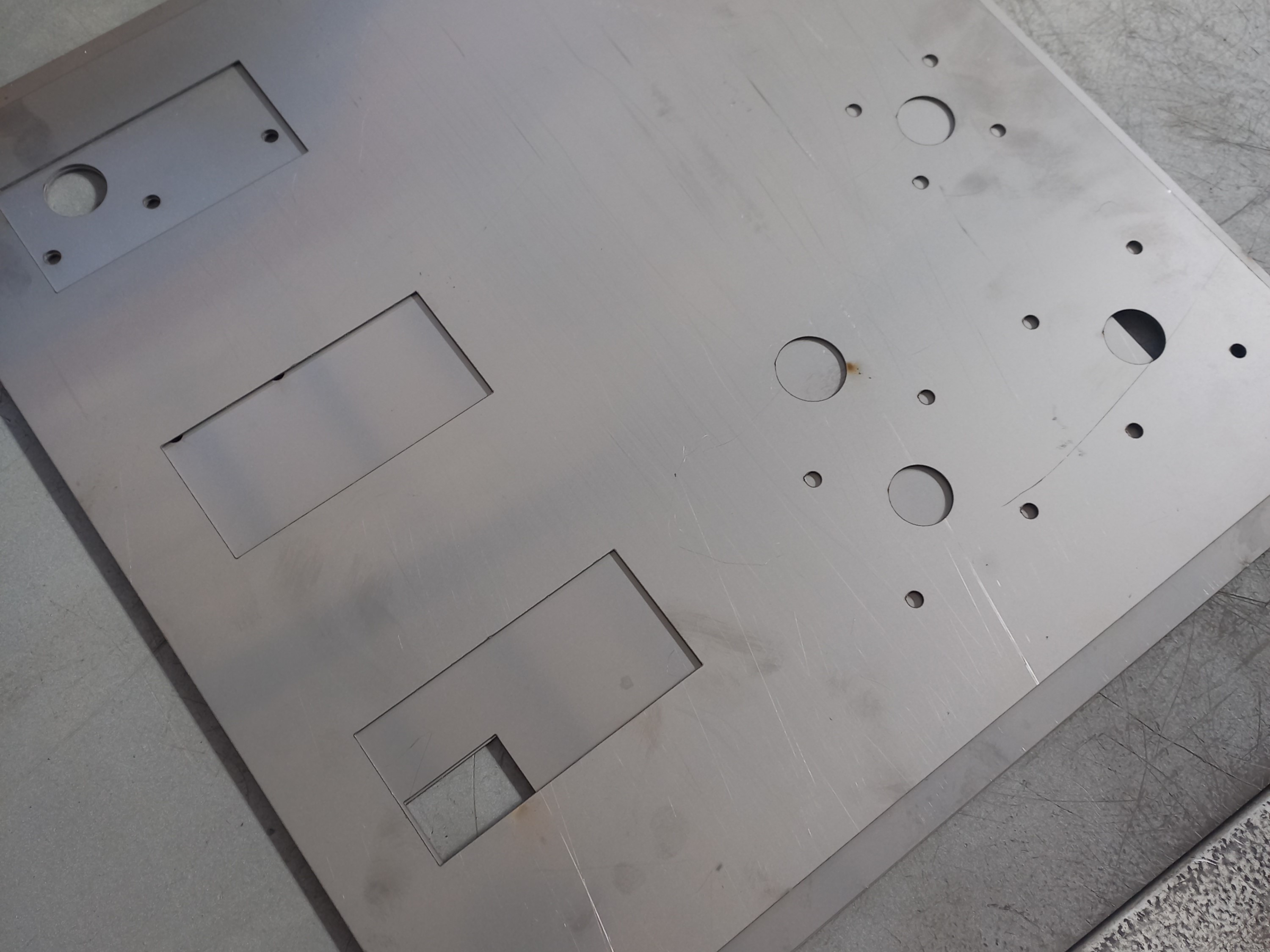 نمونه کار برش لیزر ورق آهن با کیفیت